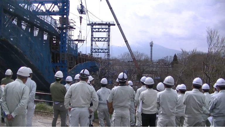 4月18日、御殿場プレミアム・アウトレットにおいて建設中の大規模トラス歩道橋に関する、御殿場市建設技術協会主催の研修会が開催されました。